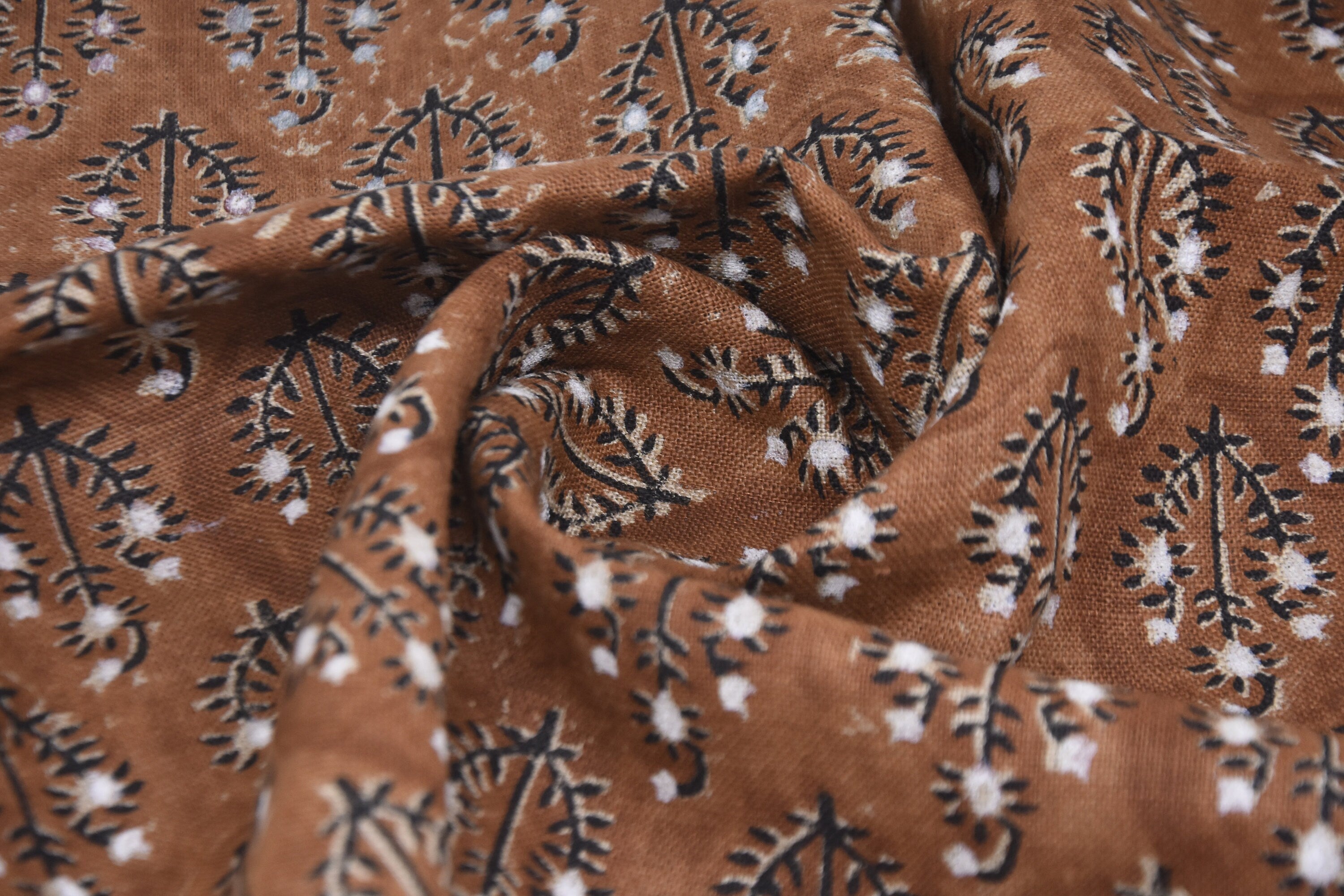 Block print Thick linen 58" wide, Indian fabric, floral print pillow cover, table cloth, handloom curtains, linen by yards - NEEL GAGAN